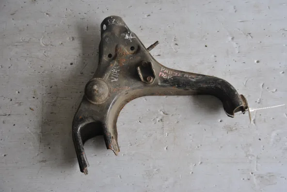 Рычаг подвески MITSUBISHI PAJERO V44W Перед Лев (Контрактный) 45992510