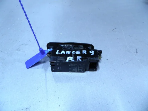 Кнопка стеклоподъемника MITSUBISHI LANCER IX Зад Прав (Б/У) 69838957 MR587851