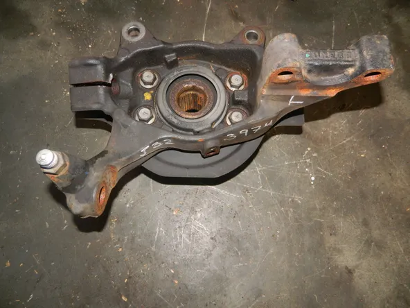 Кулак поворотный NISSAN TEANA J32 Перед Прав (Контрактный) 1070960910