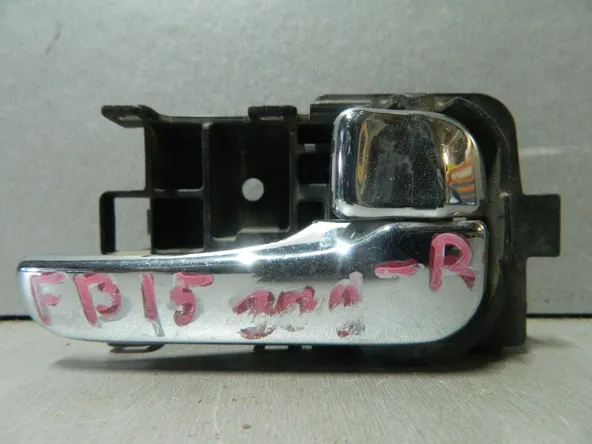 Ручка двери внутренняя NISSAN SUNNY FB15 Прав (Контрактный) 81528046