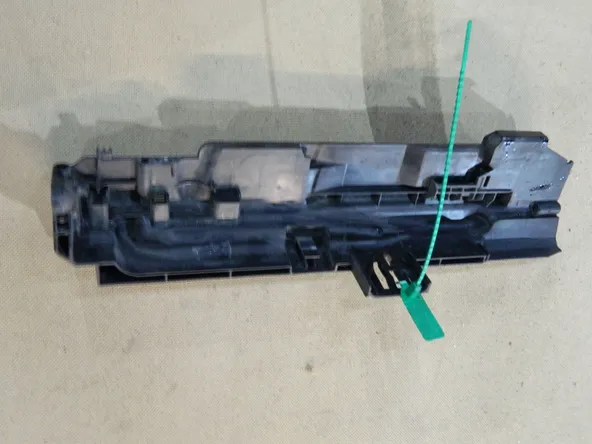 Кронштейн радиатора BMW X1 E84 Прав (Контрактный) 81540024 17107524914