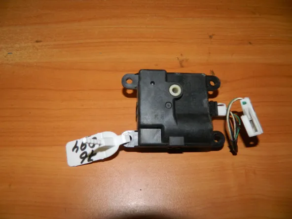 Моторчик заслонки печки NISSAN MAXIMA A33 (Б/У) 76094