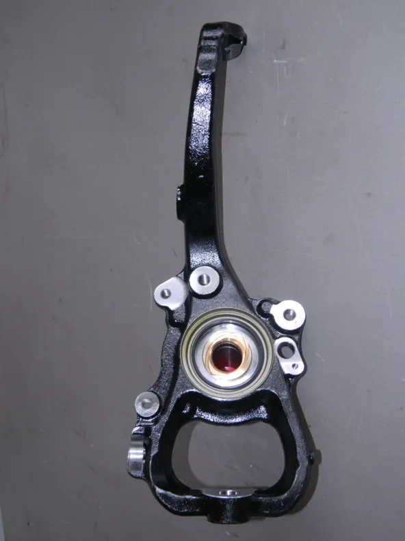 Кулак поворотный GENERAL PARTS 4320260020 TOYOTA LAND CRUISER UZJ100 98-02 Перед Лев