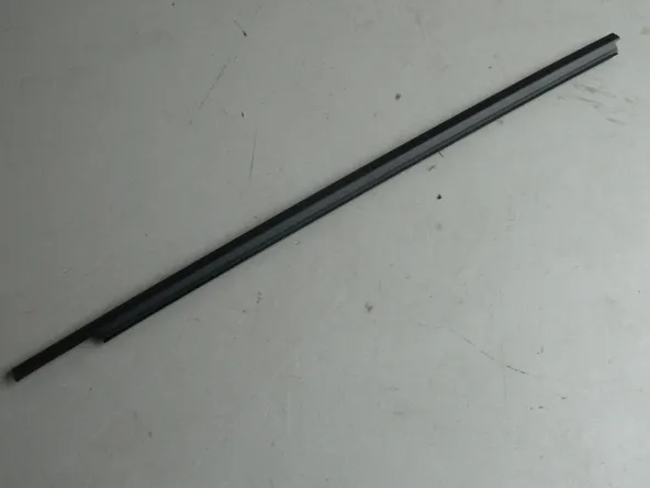 Молдинг стекла двери NISSAN 808211KA0A