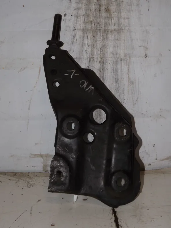 Кронштейн рычага подвески NISSAN AVENIR W10 Перед Лев (Контрактный) 35023123 5442151E00