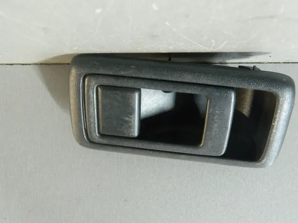 Ручка двери внутренняя TOYOTA CYNOS EL44 Лев (Контрактный) 81528322 6927816010