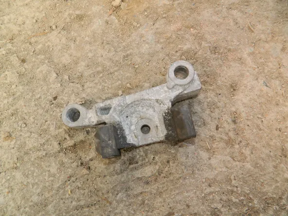 Кронштейн опоры двигателя NISSAN SERENA HFC26 (Контрактный) 1022330223