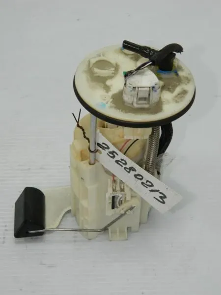 Насос топливный TOYOTA Camry AVV50 (Контрактный)