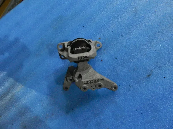 Подушка двигателя NISSAN X-TRAIL T32 Прав (Контрактный) 22923605