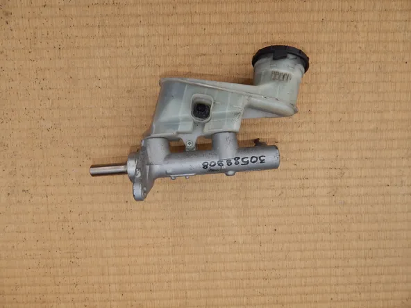 Главный тормозной цилиндр HONDA ACCORD CW2 (Контрактный) 30588908