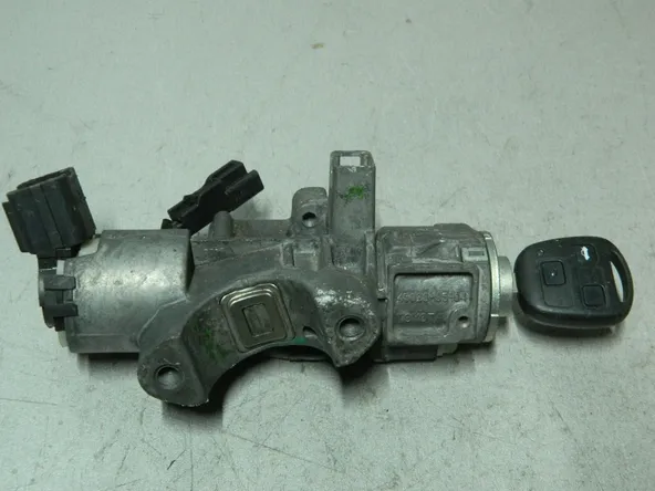 Замок зажигания TOYOTA AVENSIS AZT250 (Контрактный) 81532389