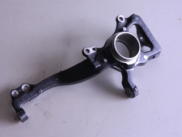 Кулак поворотный GENERAL PARTS UC3B3303XB MAZDA BT-50 / FORD RANGER 2011- Лев