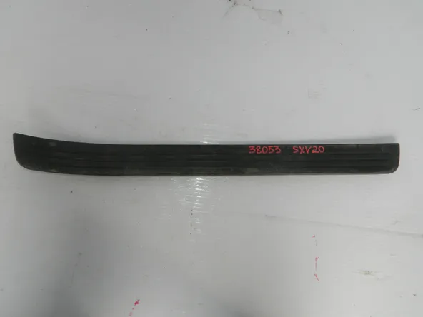 Накладка на порог TOYOTA CAMRY GRACIA Лев SXV20 5SFE (Б/У)