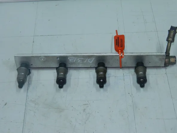 Рампа топливная с форсунками HONDA D13B (Контрактный) 65243447