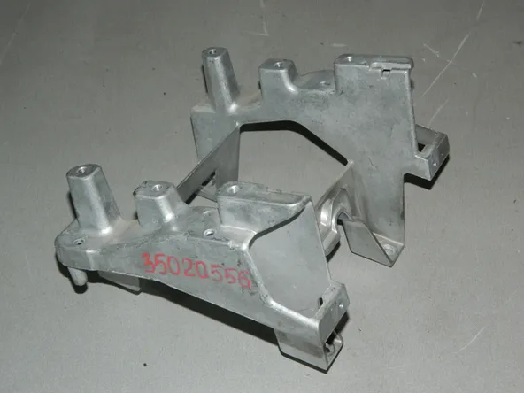 Кронштейн подлокотника AUDI Q7 4L Перед (Б/У) 35020556