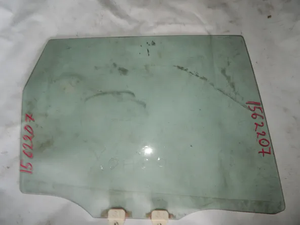 Стекло двери HONDA FIT Задн. Прав (Контрактный) 1562207