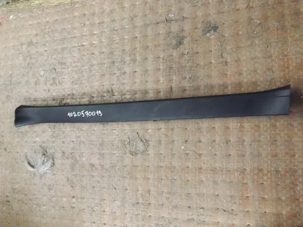 Накладка на порог внутренняя SUBARU FORESTER SHJ Перед Прав (Контрактный) 1020570019