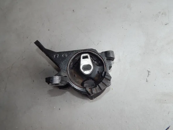 Подушка двигателя MAZDA CX-5 KE2FW (Контрактный) 22887701