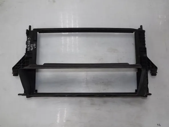 Рамка радиатора VOLVO V50 AW55 (Контрактный)