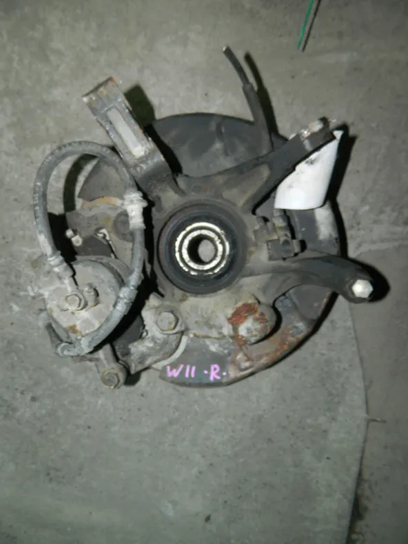 Ступица NISSAN AVENIR W11 Перед Прав (Контрактный) 79586508