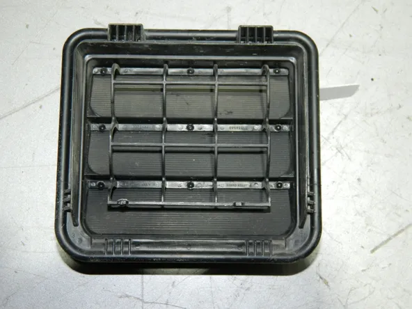 Решетка вентиляционная Kia Sportage QL Зад. (Б/У)