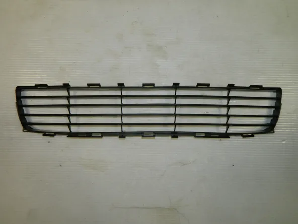 Решетка бампера SAT STTY30000G0 TOYOTA Auris