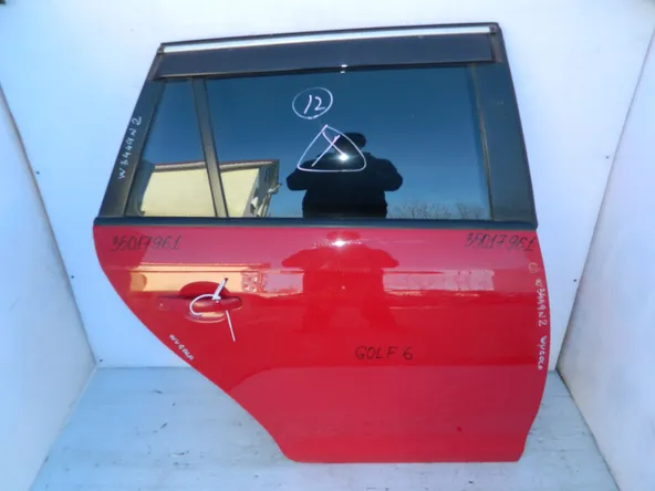 Дверь VOLKSWAGEN GOLF 5K1 Зад Прав (Контрактный)