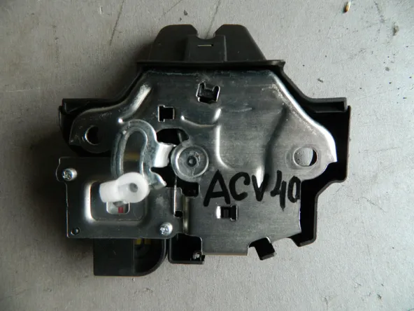 Замок крышки багажника TOYOTA CAMRY ACV40 (Контрактный) 1102010552