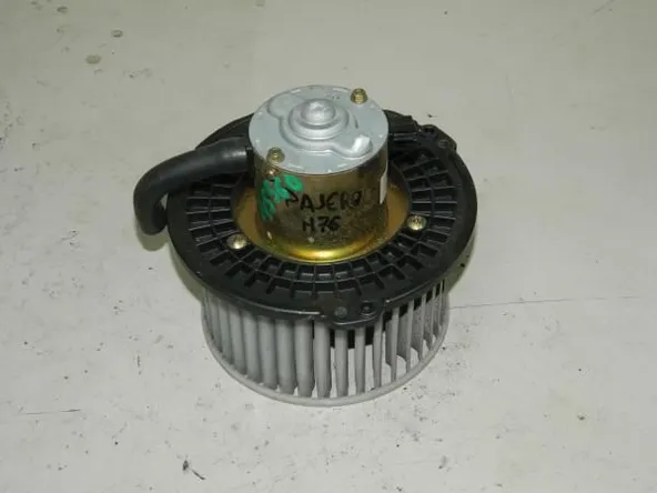 Мотор печки MITSUBISHI Pajero iO H76W (Контрактный) 24121702