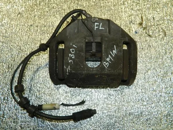 Суппорт BMW 530i E61 Перед Лев 15530212 (Контрактный)