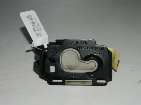 Кронштейн полки багажника AUDI Q7 4L (Б/У) 35020513