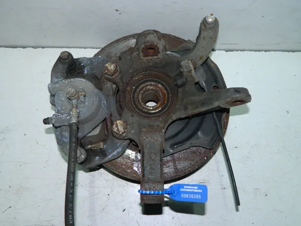 Ступица NISSAN TINO V10 Перед Лев (Контрактный) 69838285