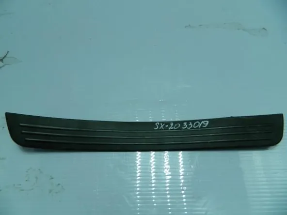 Накладка на порог TOYOTA Camry Gracia SXV20 (бу) 6791533010