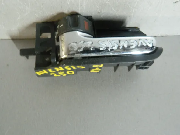 Ручка двери внутренняя TOYOTA AVENSIS AZT250 Лев (Контрактный) 81528329