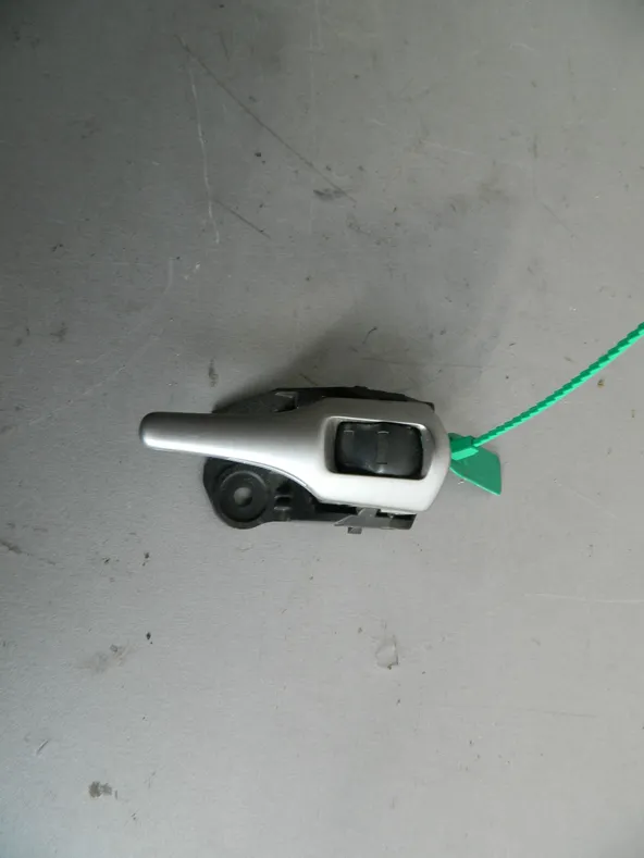 Ручка двери внутренняя TOYOTA COROLLA ADE150 Прав (Б/У) 81530939