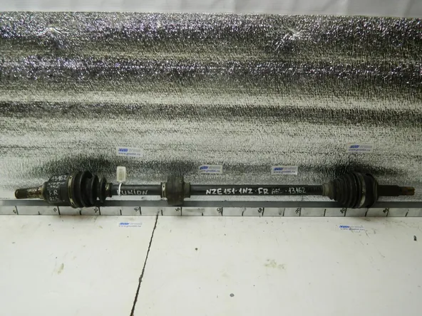 Привод TOYOTA AURIS NZE151 1NZFE Перед Прав (Контрактный) 35015256