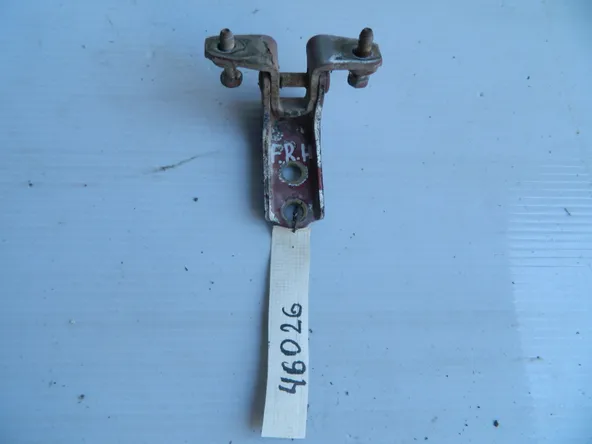 Петля двери MITSUBISHI LANCER CS1A Перед Прав Низ (Б/У)