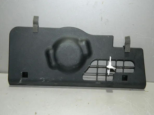 Накладка торпедо KIA SPORTAGE 97285F1000 Низ Прав (Б/У)