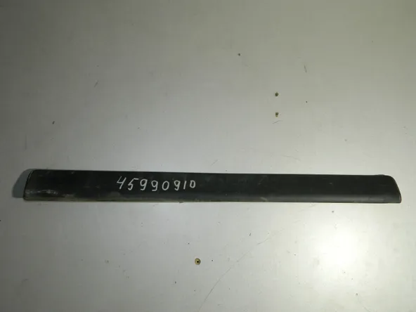 Накладка на порог TOYOTA COROLLA E120 Перед Прав (Б/У) 45990910 6791102010