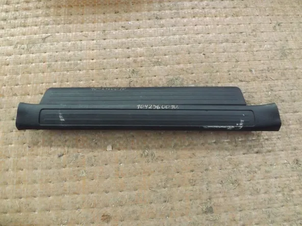 Накладка на порог внутренняя MAZDA AXELA BLEFP 2шт. Перед Прав (Контрактный) 1042560010