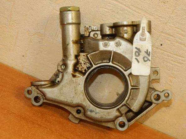 Насос масляный NISSAN VQ30DE (Б/У) 76101
