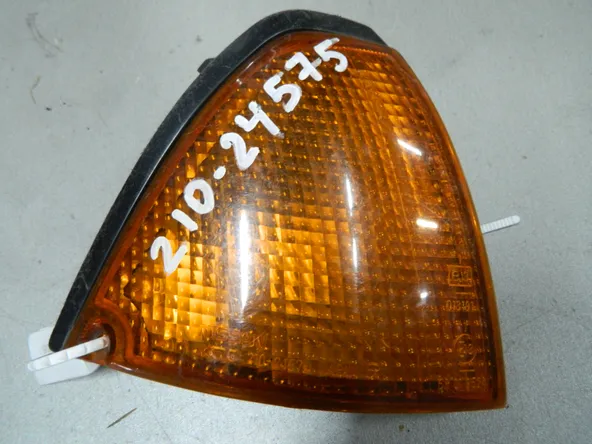 Габарит NISSAN AVENIR W10 Перед Прав (Контрактный) 69586408