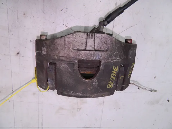 Суппорт VOLVO XC90 C59 Перед Лев (Контрактный) 79780108