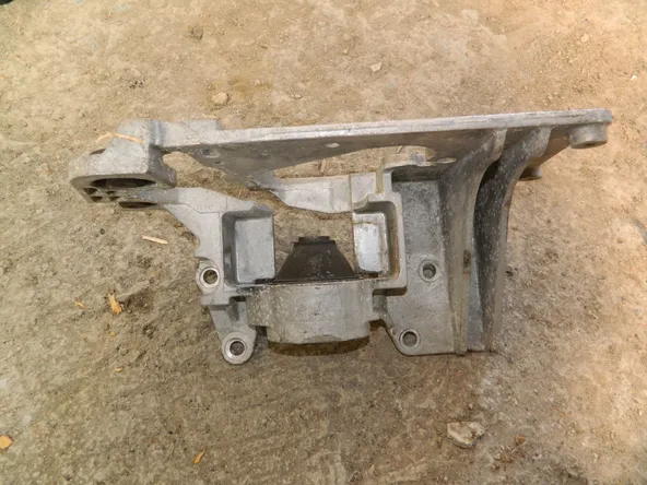 Подушка АКПП NISSAN SERENA HFC26 (Контрактный) 1040150188