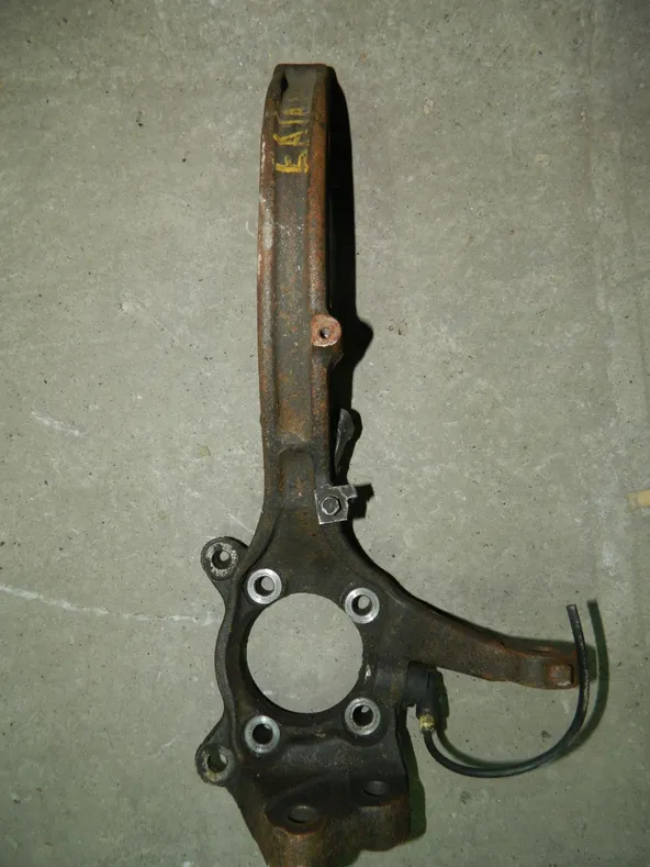 Кулак поворотный MITSUBISHI GALANT EA1A Перед Прав (Контрактный) 79591232