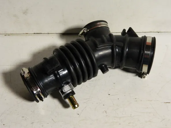 Патрубок воздушного фильтра GENERAL PARTS 165786N000 NISSAN PRIMERA P12 QG18DE