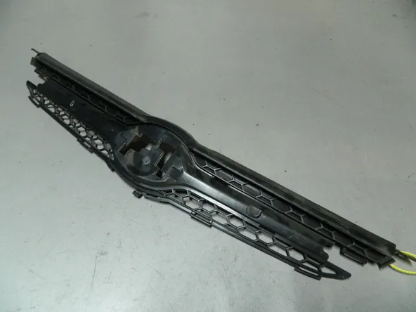 Решетка радиатора TOYOTA PLATZ NCP12 (Контрактный) 79773532