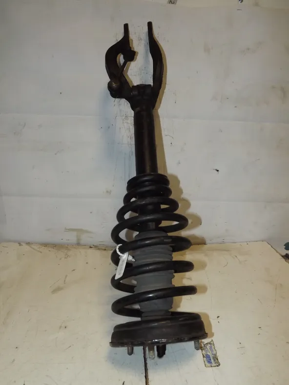 Стойка подвески MITSUBISHI DIAMANTE F31A Перед Прав (Контрактный)