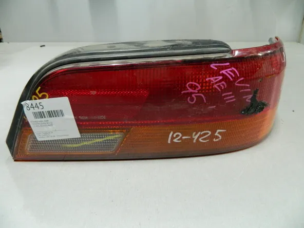 Фонарь TOYOTA COROLLA LEVIN AE111 Зад Прав 12425 (Контрактный) 64492573