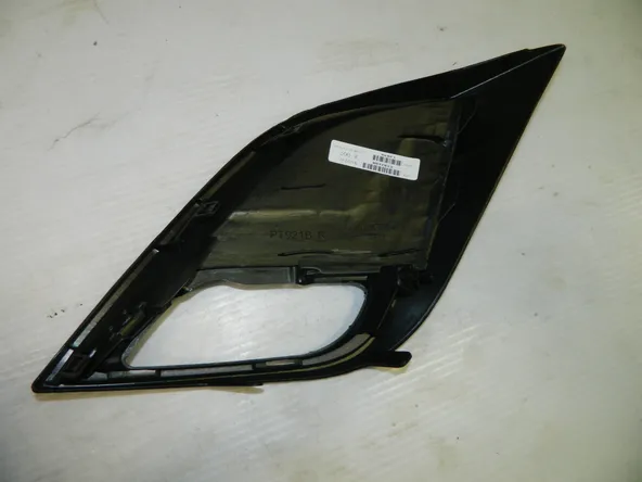 Решётка бампера API MZ144000G1R00 MAZDA 3